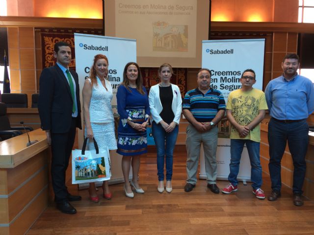 Banco Sabadell, asociaciones de comerciantes y Ayuntamiento ponen en marcha la campaña Creemos en Molina de Segura para impulsar el comercio local - 1, Foto 1