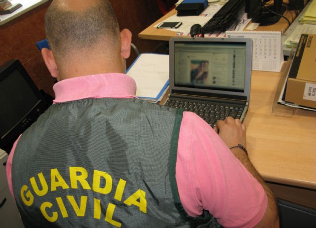 La Guardia Civil detiene a tres personas por acosar a menores mediante grooming - 1, Foto 1