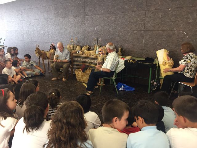 Talleres para celebrar el día de la familia en el colegio Ntra. Sra. del Rosario - 1, Foto 1