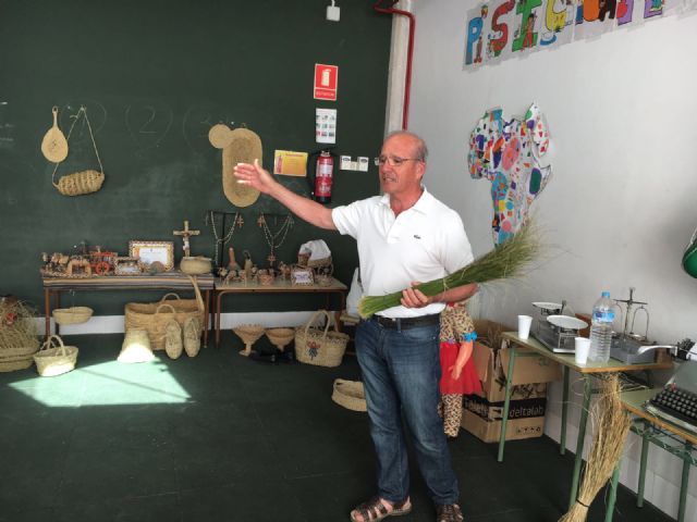 Talleres para celebrar el día de la familia en el colegio Ntra. Sra. del Rosario - 2, Foto 2