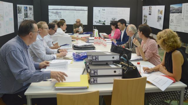 Arquitectos de prestigio internacional evalúan en la UPCT las propuestas de la nueva Escuela de Arquitectura y Edificación - 1, Foto 1