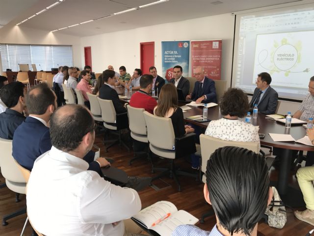 El Ayuntamiento subvencionará la compra de vehículos eléctricos y la instalación de puntos de recarga en comunidades de vecinos - 2, Foto 2