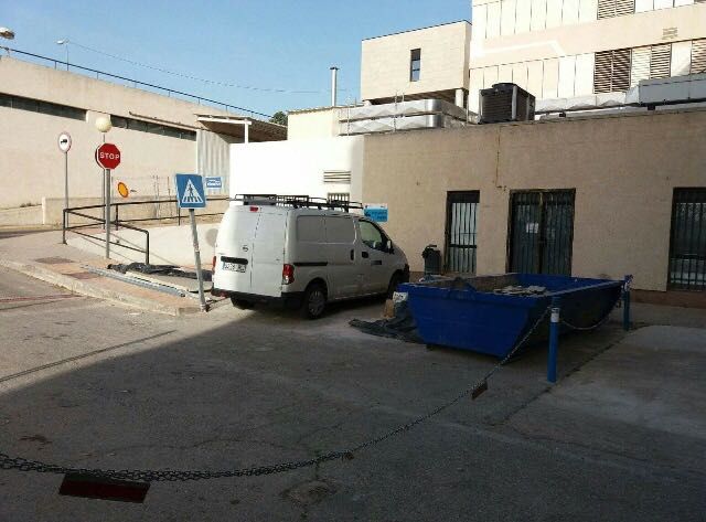 El PSOE denuncia problemas de accesibilidad en la farmacia hospitalaria de Rafael Méndez - 2, Foto 2