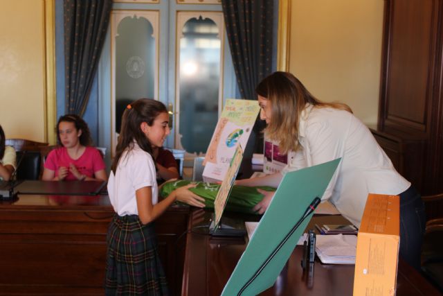 Entregados los premios del VIII Concurso Escolar de Carteles del Día Mundial del Medio Ambiente - 1, Foto 1
