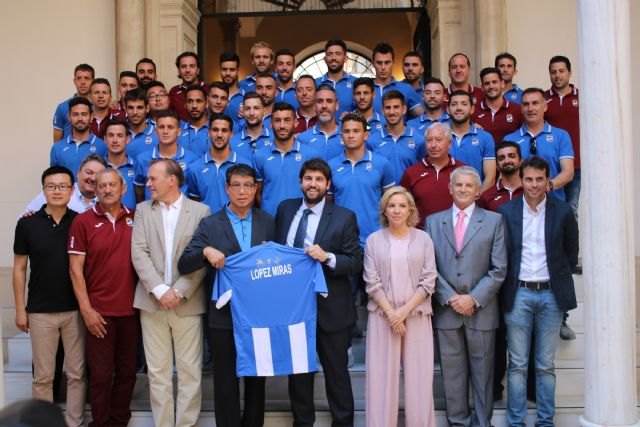 López Miras: El Lorca FC es un equipo unido y fuerte que con compromiso y responsabilidad ha sabido superar las dificultades - 1, Foto 1