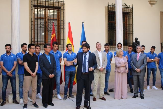 López Miras: El Lorca FC es un equipo unido y fuerte que con compromiso y responsabilidad ha sabido superar las dificultades - 2, Foto 2