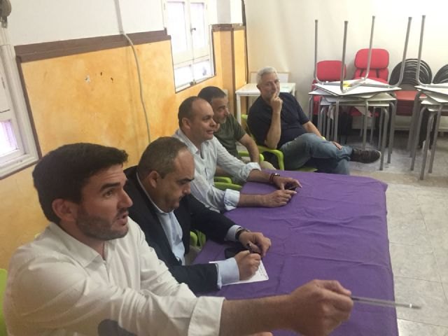 Medio Ambiente pone en marcha un plan para limpiar las algas de las aguas en la zona del Puerto deportivo de Los Nietos - 1, Foto 1