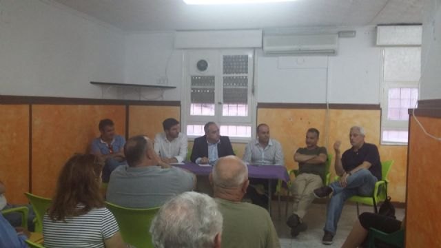 Medio Ambiente pone en marcha un plan para limpiar las algas de las aguas en la zona del Puerto deportivo de Los Nietos - 2, Foto 2