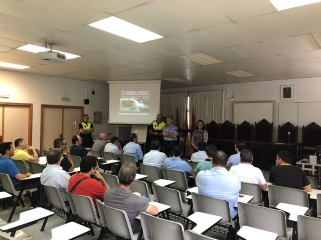 La Policía Local imparte por vez primera charlas de seguridad a los taxistas - 1, Foto 1