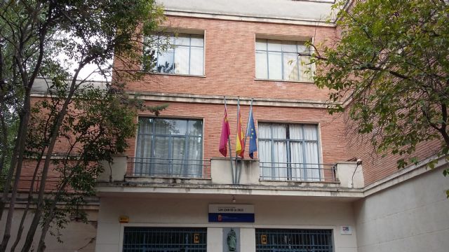 El Gobierno regional invertirá casi 300.000 euros en la sustitución completa de ventanas y puertas del IES San Juan de la Cruz - 1, Foto 1