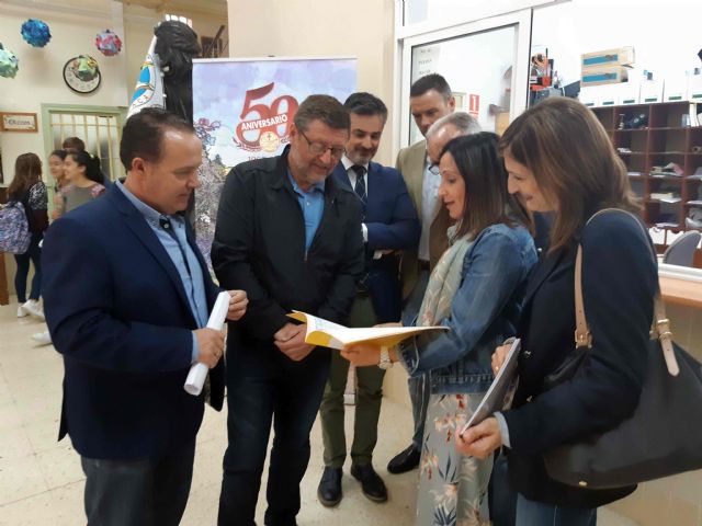 Una inversión cercana a los 300.000 euros permitirá la sustitución de las ventanas y puertas del IES San Juan de la Cruz - 1, Foto 1