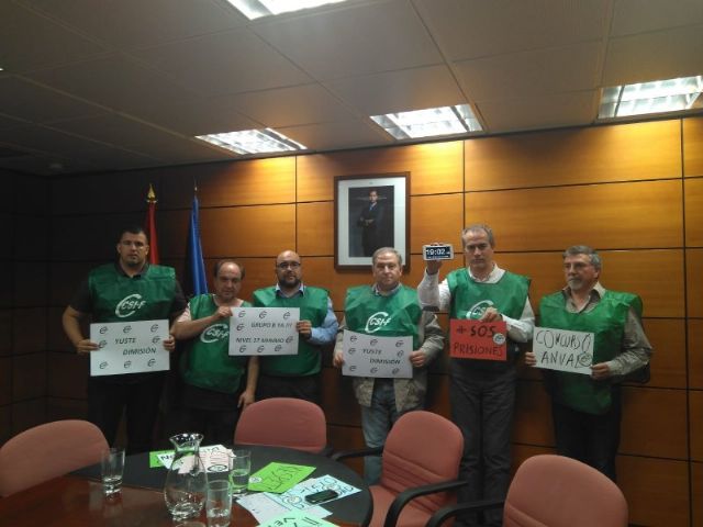 Delegados de CSIF cumplen 24 horas de encierro en la sede de Instituciones Penitenciarias para reclamar una mejora salarial - 1, Foto 1