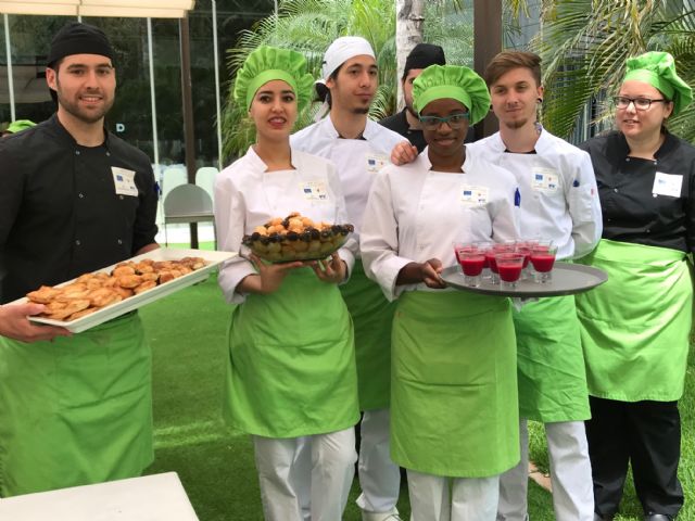 Más de 20 jóvenes de Torre Pacheco consiguen un certificado de profesionalidad en operaciones básicas de cocina y de pastelería - 3, Foto 3