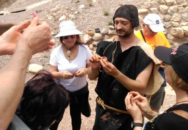 El concejal de Yacimientos Arqueológicos aboga por acciones turísticas integrales sustentadas en visitas promocionales a La Bastida - 3, Foto 3