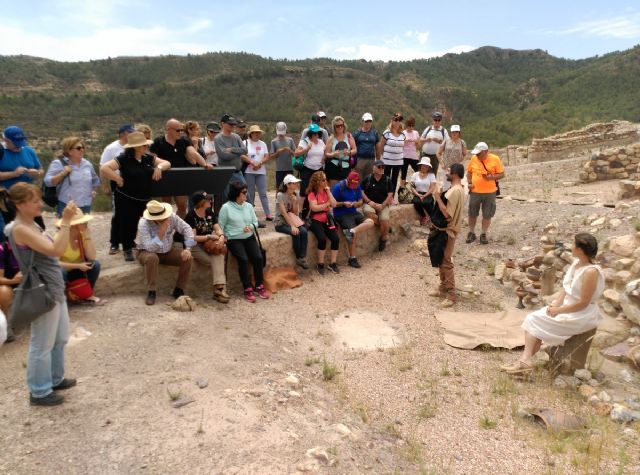 The Councilor of Archaeological Sites advocates for integral tourist actions sustained in promotional visits to La Bastida, Foto 4