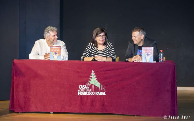 El escritor Francisco José Motos presenta en Águilas Las llaves del paraíso - 1, Foto 1