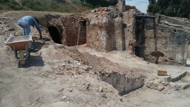 Demuelen las edificaciones en estado de abandono situadas en el Paseo de las Ollerías, junto a la rambla de La Santa, conservando dos hornos morunos de relevante valor patrimonial, Foto 8
