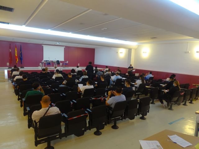 Cerca de 300 personas se presentan a las pruebas de competencias clave para acceder a los cursos de mayor nivel del SEF - 1, Foto 1