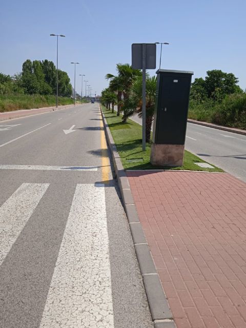 Parques y Jardines intensifica las labores de limpieza y desbroce de medianas y rotondas en Murcia y pedanías - 1, Foto 1