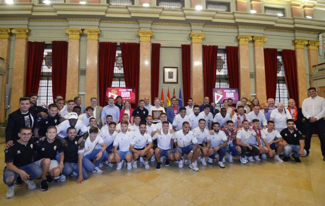 Cientos de murcianos celebran el ascenso del Real Murcia en La Glorieta - 1, Foto 1