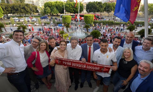 Cientos de murcianos celebran el ascenso del Real Murcia en La Glorieta - 3, Foto 3