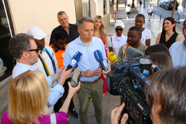 El Ayuntamiento de Lorca apoya la campaña emprendida por la comunidad de ghaneses para concienciar de no tirar chicles al suelo - 2, Foto 2