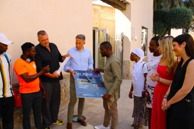 El Ayuntamiento de Lorca apoya la campaña emprendida por la comunidad de ghaneses para concienciar de no tirar chicles al suelo - 3, Foto 3