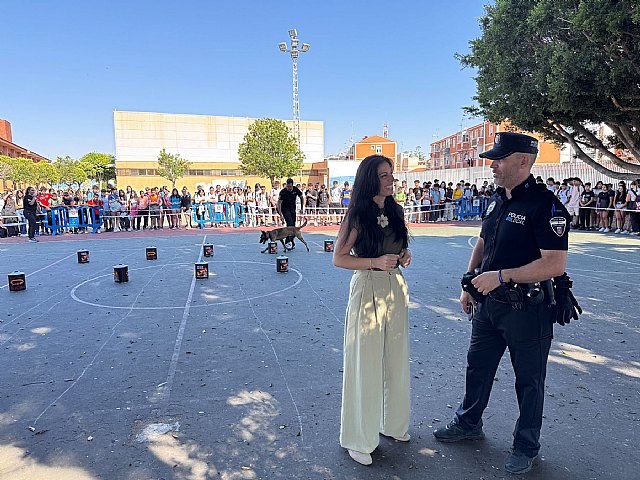 La Unidad de Policía Tutor lleva una exhibición canina a los institutos de Secundaria - 1, Foto 1
