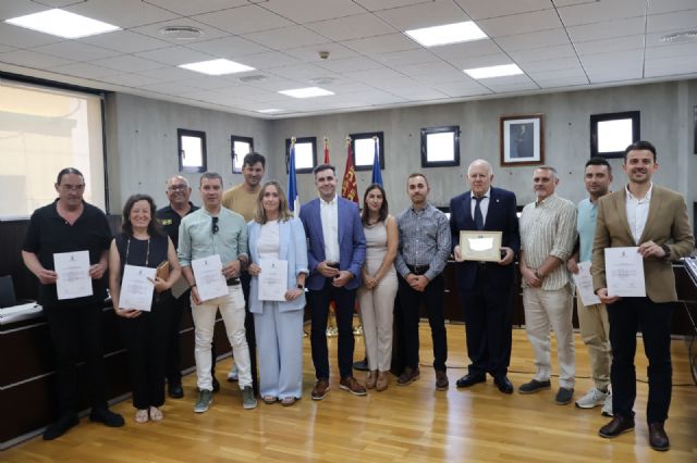 El Ayuntamiento reconoce la labor de servicio de los trabajadores municipales - 1, Foto 1