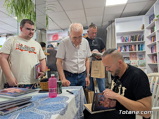 Antonio Sachs presenta en Librería Faro La espía de Hitler, una historia real de espionaje, principios y memoria, Foto 9