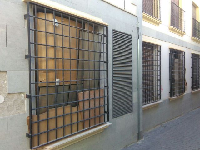 El PSOE exige a los concejales del PP que den una solución a los vecinos de Santiago respecto a un edificio okupado con los sótanos inundados - 2, Foto 2