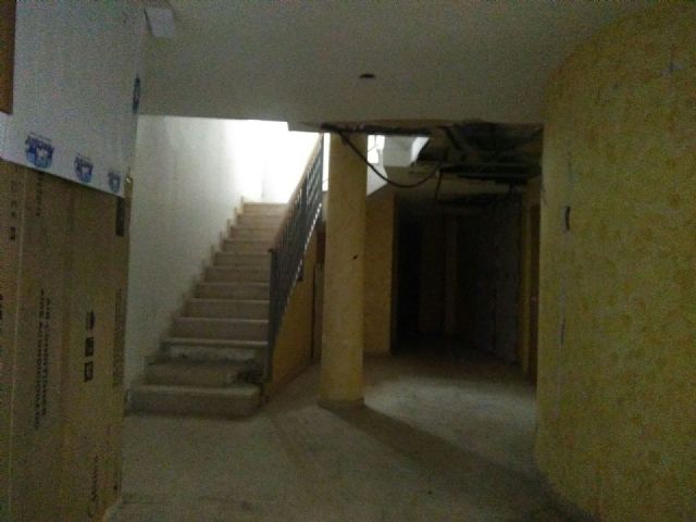 El PSOE exige a los concejales del PP que den una solución a los vecinos de Santiago respecto a un edificio okupado con los sótanos inundados - 5, Foto 5