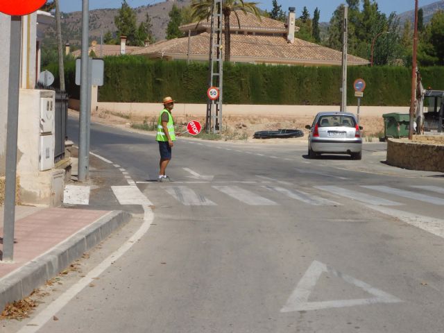 Se acometen obras de ampliación de la red de abastecimiento para solucionar la falta de presión en viviendas de la avda. Santa Eulalia, Foto 8