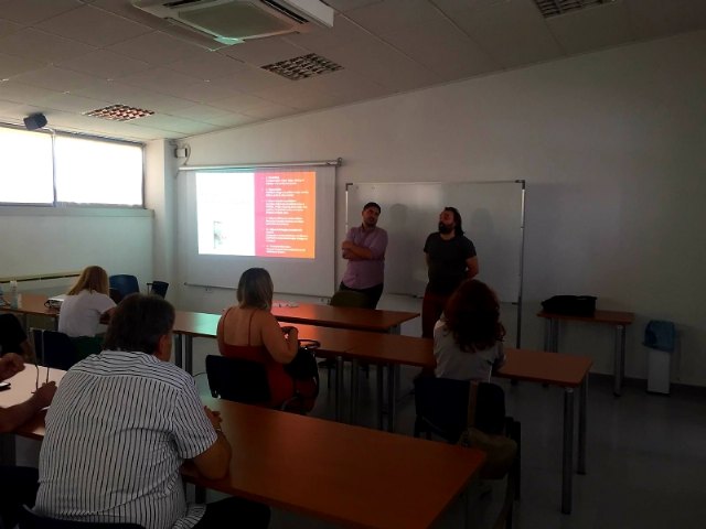 Unos 25 comerciantes de Totana participan en la charla-taller Cómo vender online siendo un comercio local, Foto 5