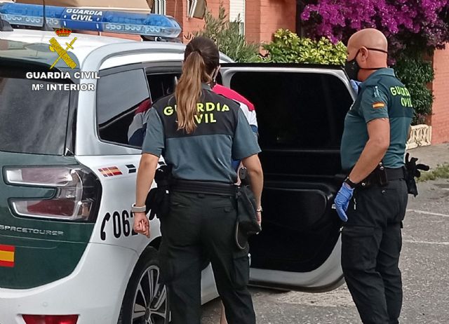 La Guardia Civil detiene a dos personas e investiga a otras dos por una agresión múltiple en La Manga del Mar Menor - 2, Foto 2
