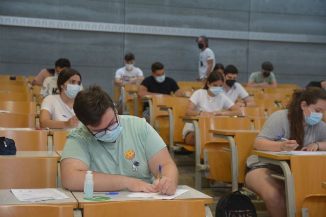 Satisfacción con el adelanto de fechas y ganas de disfrutar del verano entre quienes se examinan de la EBAU extraordinaria - 1, Foto 1