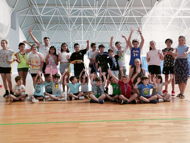 La Escuela de Verano de la Concejalía de Deportes de Lorca arranca con un centenar de niños de entre 6 y 11 años disfrutando de multitud de actividades físicas y de ocio - 3, Foto 3