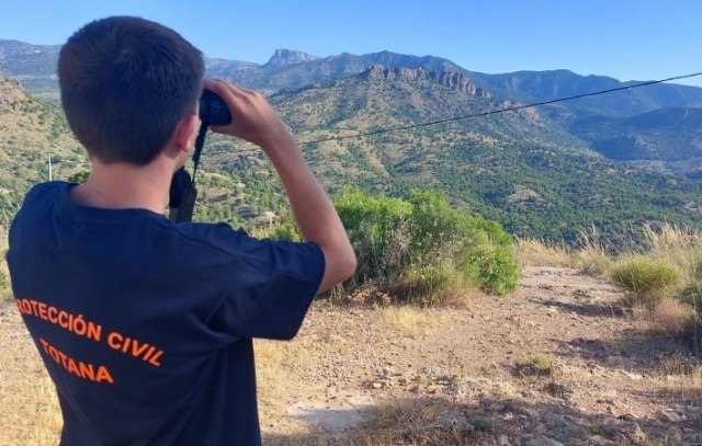 Sendas patrullas con dos voluntarios de Protección Civil realizarán todo este verano labores de vigilancia móvil en Sierra Espuña, en Totana, Foto 1