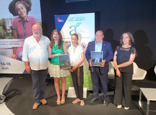 El Ayuntamiento de Cieza recibe una mención especial en el Premio Árbol 2022 por su gestión de los espacios verdes y la Naturaleza Urbana - 1, Foto 1