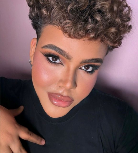 Robert Martínez: del talento a la consagración como Maquillista del Año en los Premios La Flor - 1, Foto 1