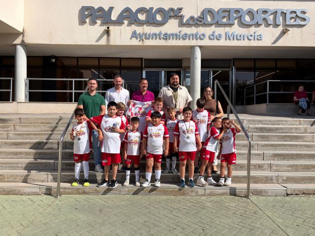 El Ayuntamiento de Murcia recibe al equipo inclusivo de ElPozo Murcia Costa C�lida tras ganar la I edici�n de la liga extraescolar federada USL inclusiva