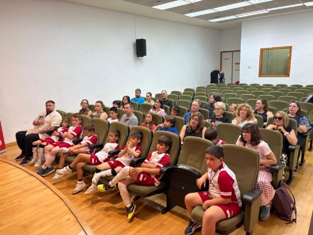 El Ayuntamiento de Murcia recibe al equipo inclusivo de ElPozo Murcia Costa Cálida tras ganar la I edición de la liga extraescolar federada USL inclusiva - 2, Foto 2