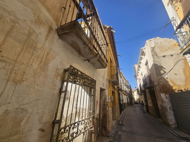 El PSOE de Lorca denuncia que Fulgencio Gil venda promociones privadas mientras descuida edificaciones de titularidad municipal que se caen a pedazos - 3, Foto 3
