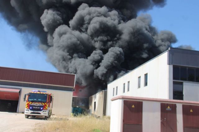 AREMA aborda de forma prioritaria la vulnerabilidad de las zonas industriales tras los recientes incendios en Yecla - 2, Foto 2