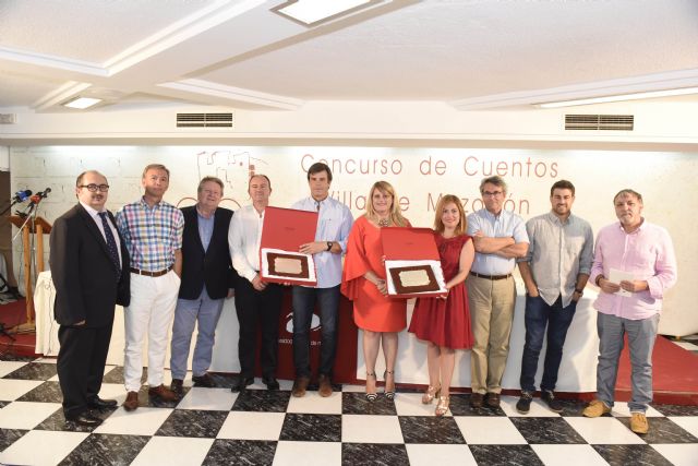 Montserrat Espinar recibe el primer premio del XXXII concurso de cuentos Villa de Mazarrón, Foto 1