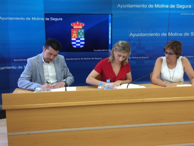 El Ayuntamiento de Molina de Segura y la asociación COM-PRO firman un convenio para la dinamización comercial del municipio - 2, Foto 2