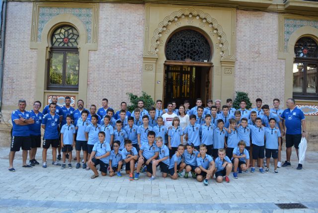 La alcaldesa y el edil de Deportes reciben a los equipos de la Escuela de Fútbol - 1, Foto 1