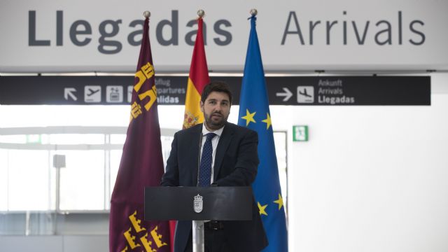 López Miras presenta un plan que supondrá la creación de cerca de mil puestos de trabajo en el entorno del Aeropuerto Internacional - 3, Foto 3