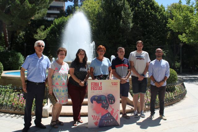 Ayuntamiento y colectivos festeros presentan el cartel oficial de la Feria 2018 - 2, Foto 2