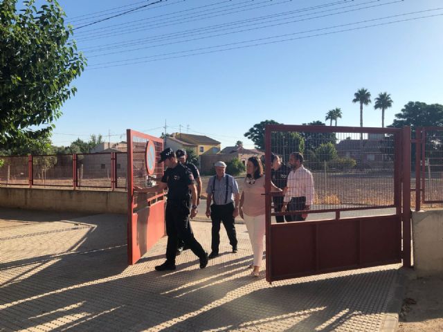 60 policías vigilan 172 centros educativos para evitar actos vandálicos durante el verano - 1, Foto 1